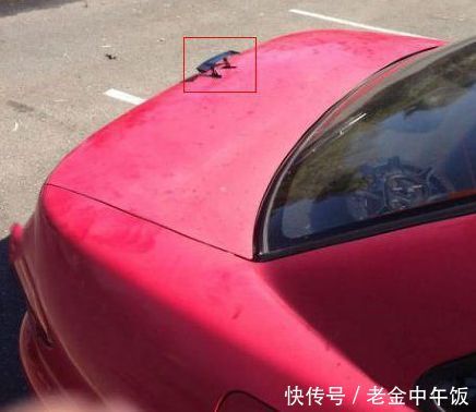 汽车尾翼更换价格解析