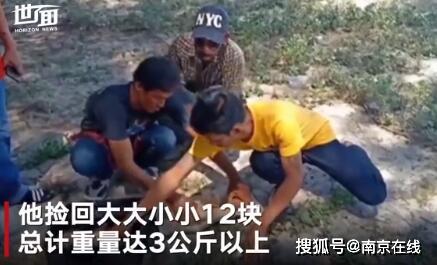 海漂一夜男孩回家后怕挨打躲起来了