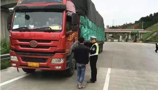 汽车载货扣几分不罚款？