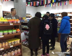 女子进店看电脑把顾客和店员都熏跑