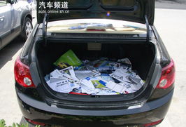如何在汽车后备箱中装载足够的水以满足日常需求？