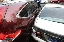 两辆汽车可以带多少油？