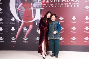 钟丽缇一家现身三亚活动，时尚与自然的完美融合