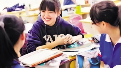高考后女生独自挑起生活重担